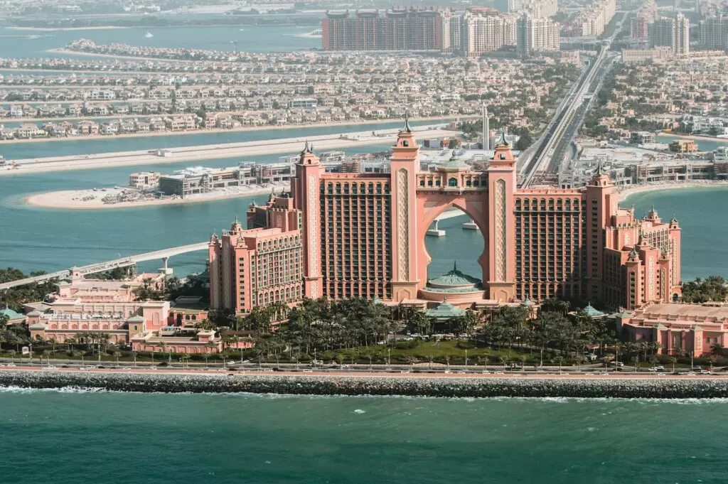 Can I visit Atlantis, The Palm without staying there?